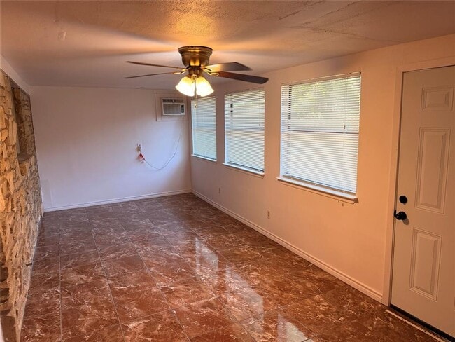 Building Photo - 7406 Southgate Ln