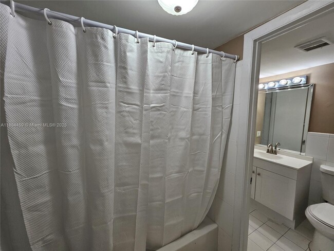 Building Photo - 7490 Miami Lakes Dr