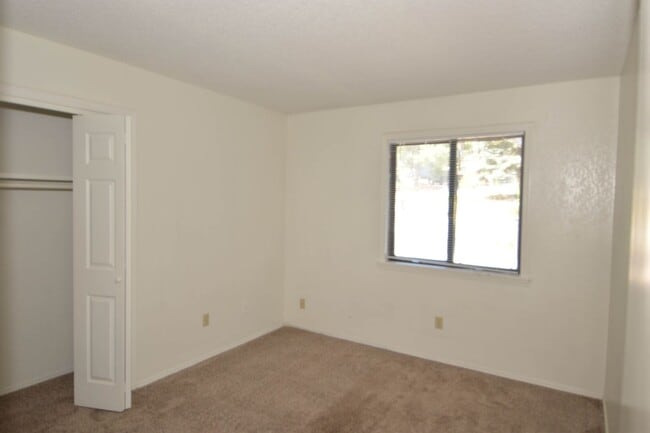 Building Photo - Foxglenn Home for Rent