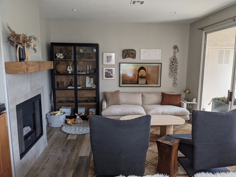 Building Photo - 3544 Caminito El Rincon