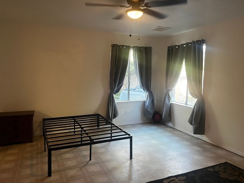 Building Photo - 3 S County Center Dr