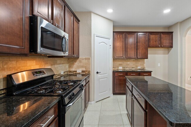 Building Photo - 208 Forest Peak Way