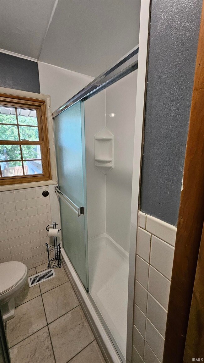 Building Photo - 509 S Swain Ave