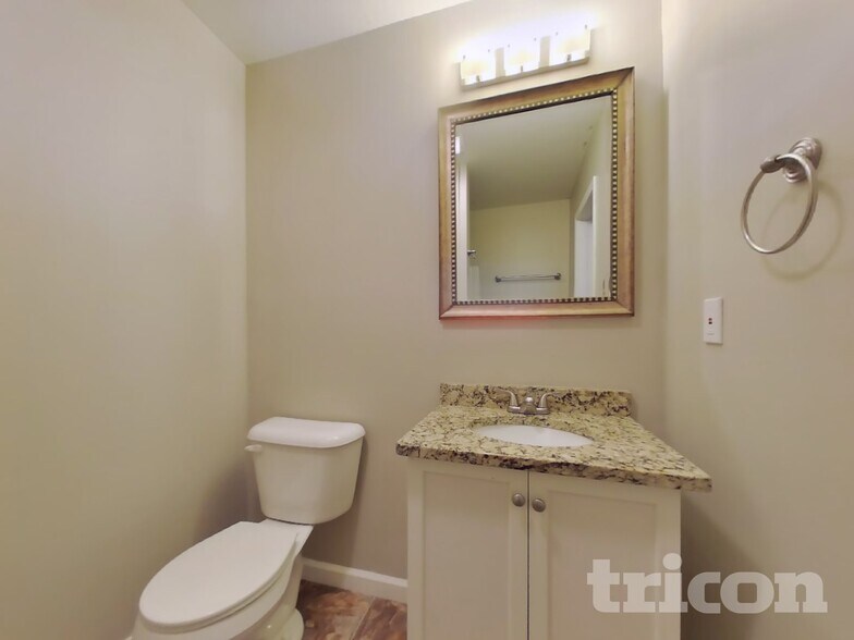 Building Photo - 891 Old Farm Walk