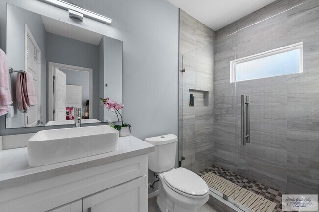 Building Photo - 32 Stone Oak Dr