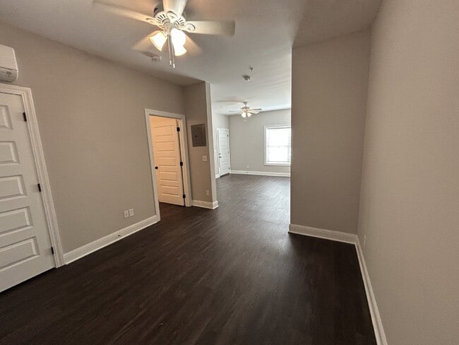 Building Photo - 1 BD STUDIO APARTMENT AVAILABLE FOR RENT