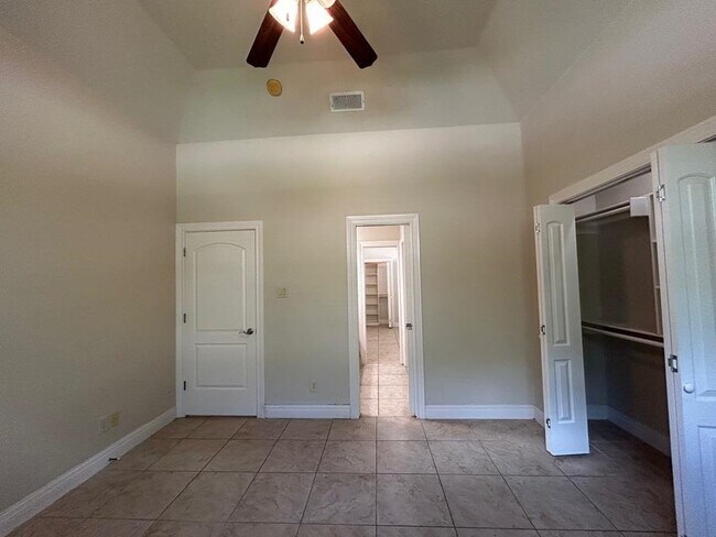 Building Photo - 3335 Hagen Lp