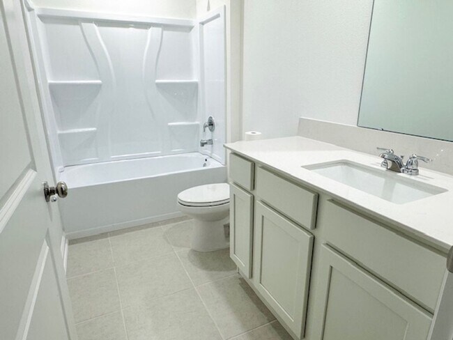 Building Photo - Home For Rent in Haines City with 4 Bedrooms and 2 Baths