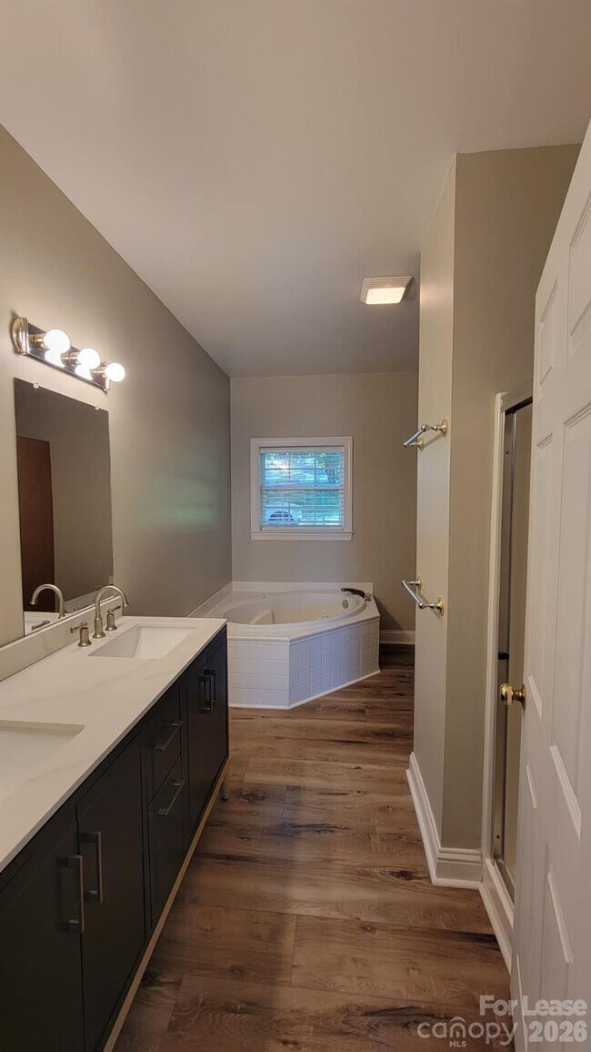 Building Photo - 137 Fern Haven Ln