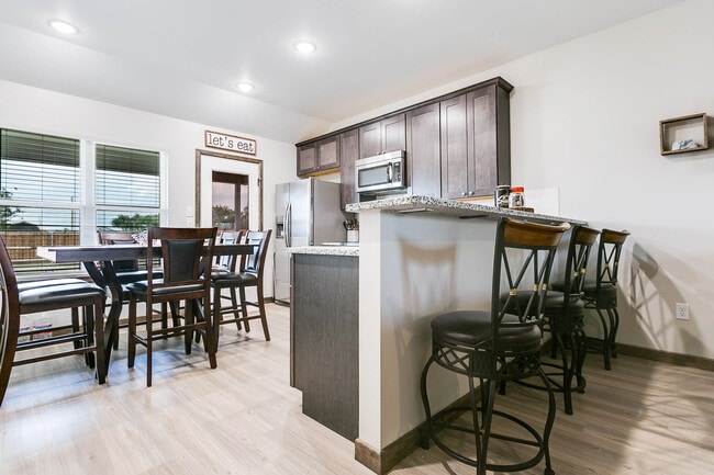 Building Photo - 420 E 48th St