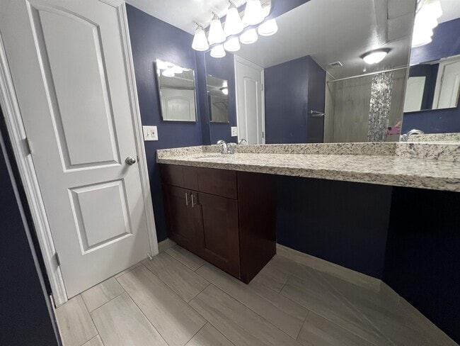 Building Photo - 2881 N Oakland Forest Dr
