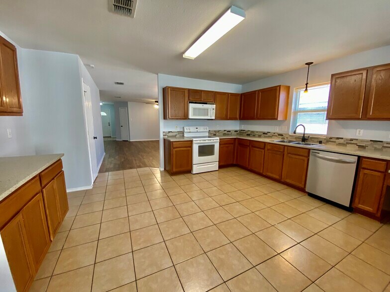Kitchen - 8014 Stowe Springs Ln