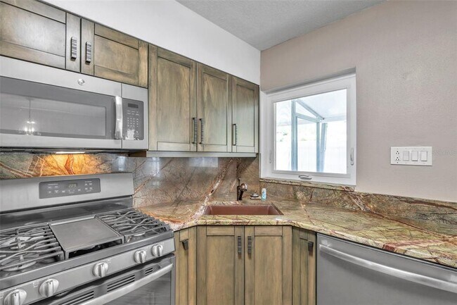 Building Photo - 125 5th Ave N