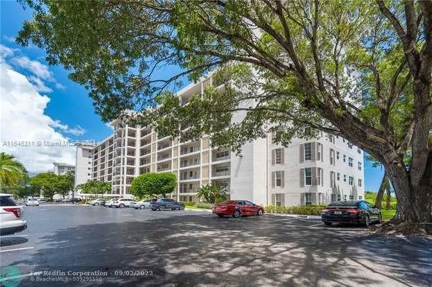 Primary Photo - 3300 N Palm Aire Dr