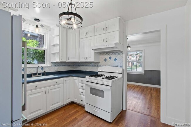 Building Photo - 916 N Melborn St
