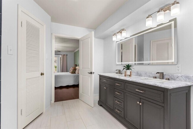 Building Photo - 1606 Rustic Knolls Dr