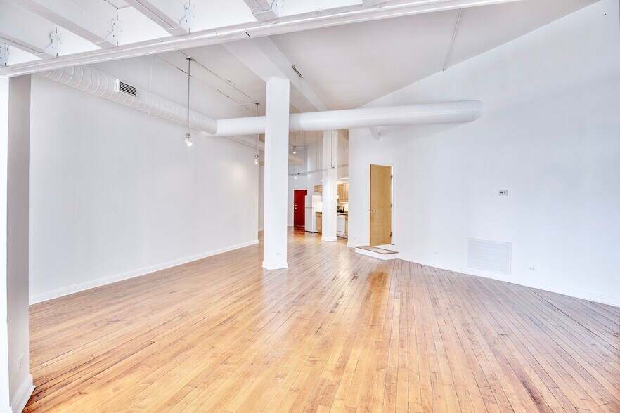 Building Photo - 1278 N Milwaukee Ave