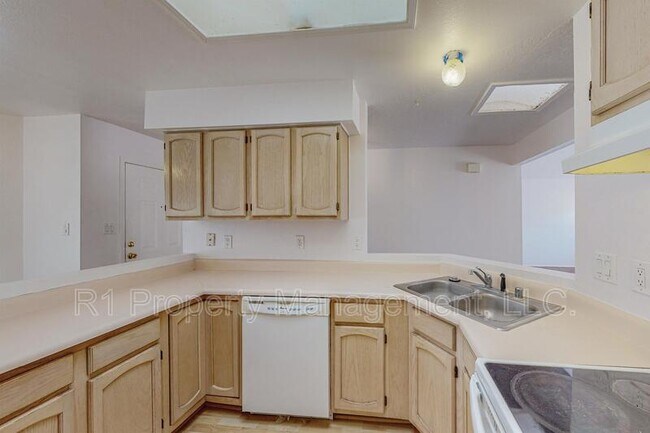 Building Photo - 1729 Chamisa Rd NE