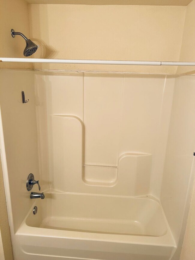 Building Photo - 913 Westridge Dr