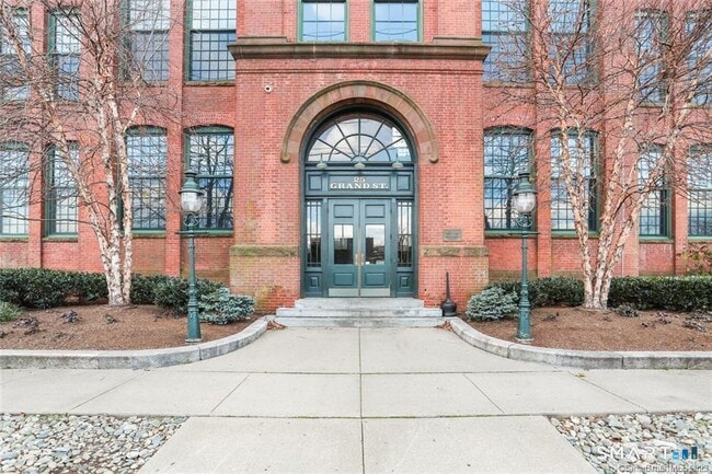 Building Photo - 25 Grand St