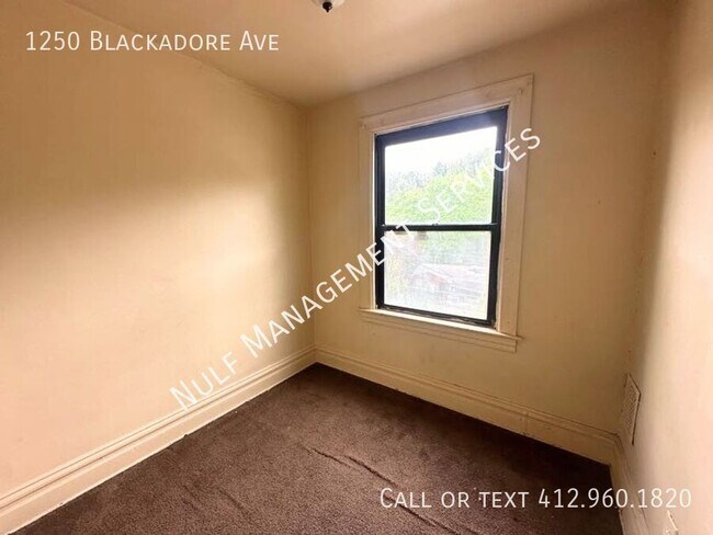 Building Photo - 1250 Blackadore Ave