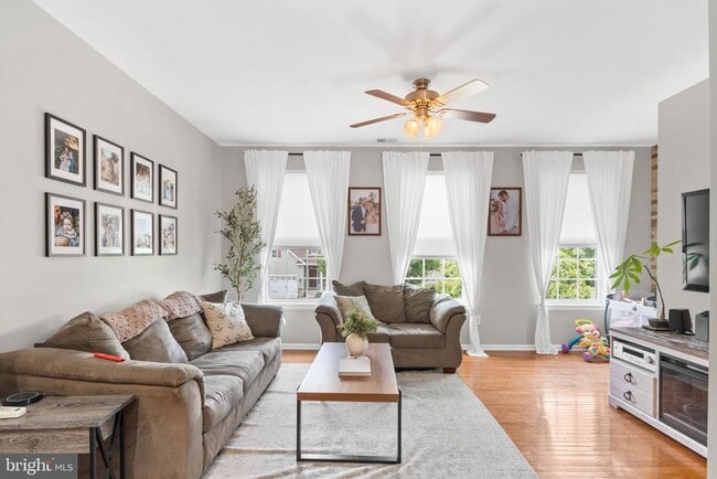 Primary Photo - 449 Wistar Pl