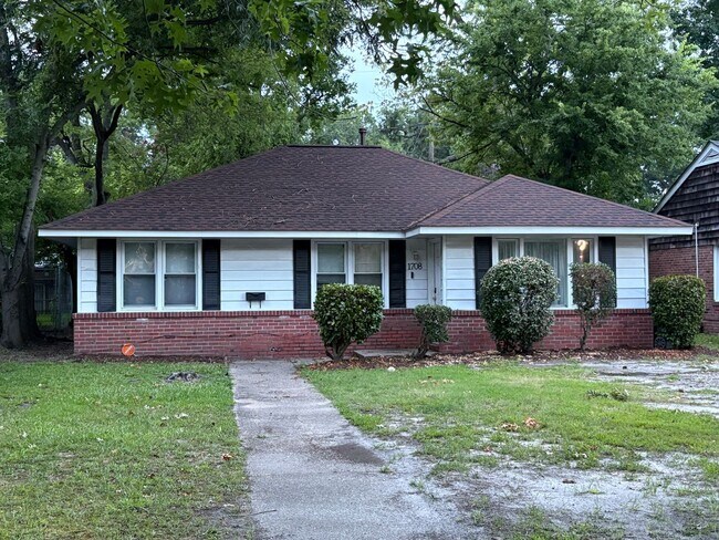 Building Photo - Ranch home across from ODU