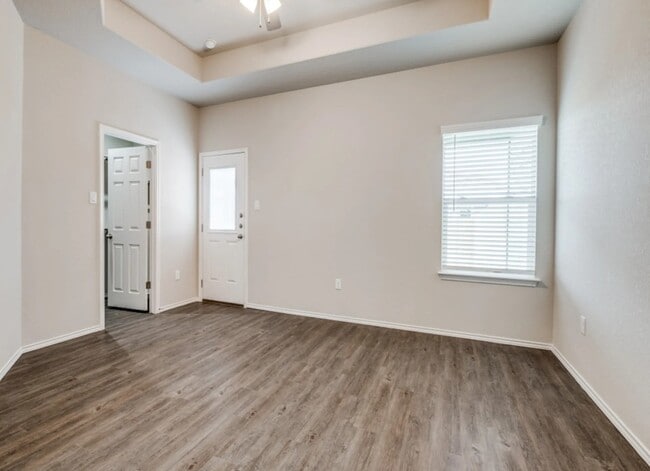 Building Photo - 624-626 Heather Way