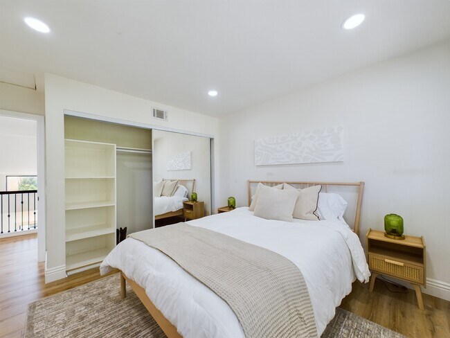 Building Photo - 2543 Caminito Muirfield
