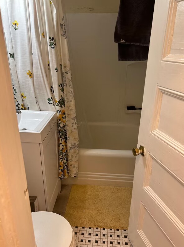 Building Photo - 585 Beacon St