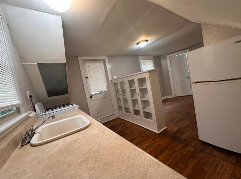 Building Photo - 451 Durand Dr NE