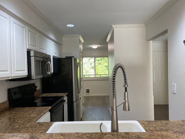 Building Photo - CLICK "REQUEST A TOUR" NOW!