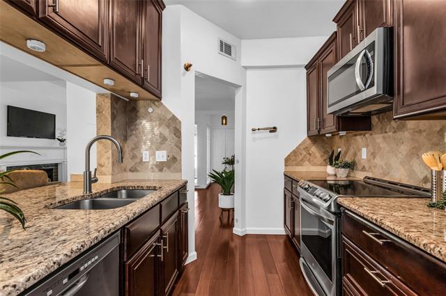 Building Photo - 3105 San Jacinto St