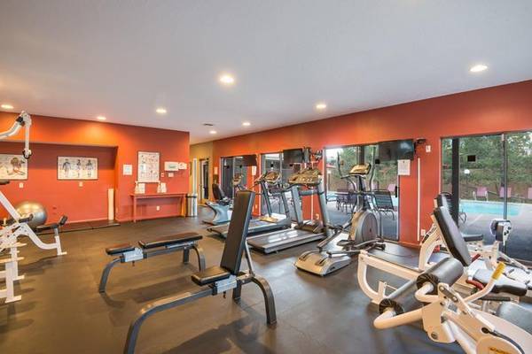 Fitness center - 941 Calle Mejia