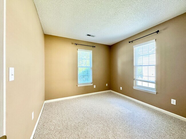 Building Photo - 4800 Corinthian Way