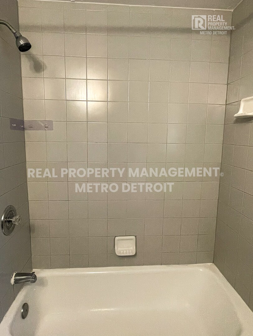 Building Photo - 655 N Eton St