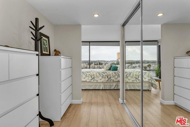 Building Photo - 4314 Marina City Dr