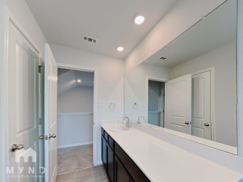 Building Photo - 5709 Pleasanton Pkwy