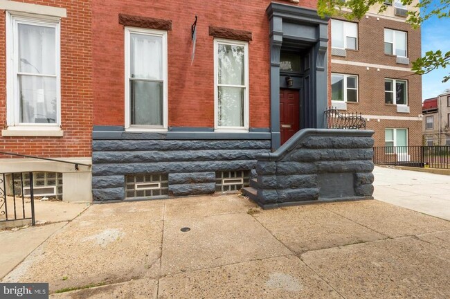 Building Photo - 1631 W Girard Ave