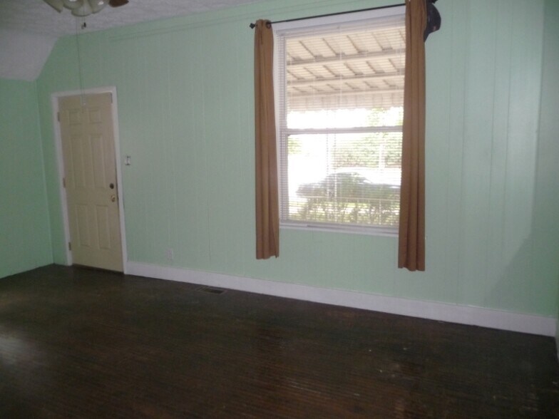 Building Photo - 456 N Salisbury St