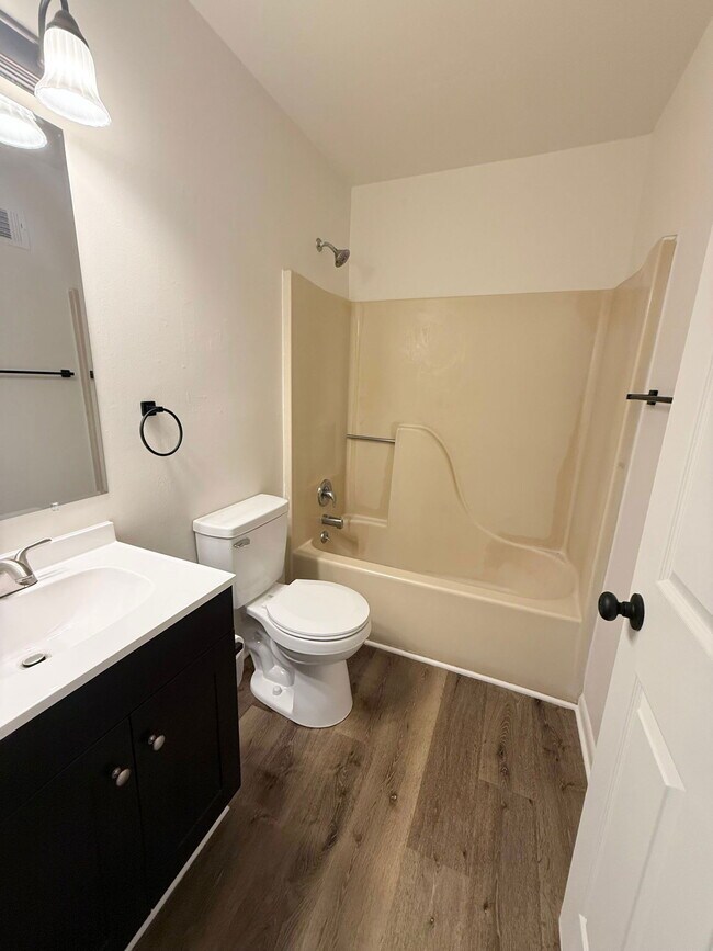 Building Photo - 52 N Front St