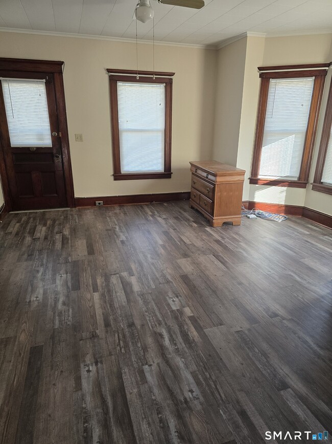 Building Photo - 785 Main St