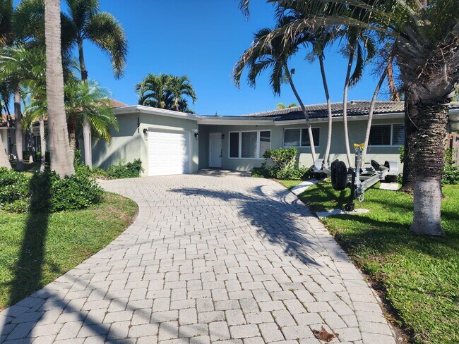 Building Photo - 191 SE 9th Ct