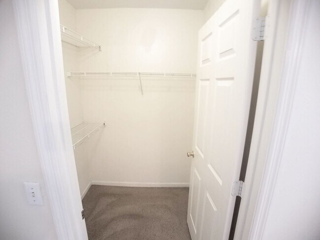 Building Photo - Beautiful 1/1 Condo x Rent @ The Crest at ...