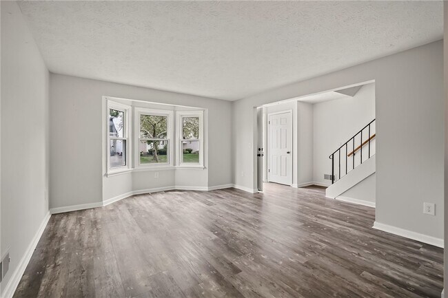 Building Photo - 15 Hanna Ln