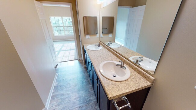 Building Photo - Second Floor Rear View 3 Bedroom in a Gated Community!