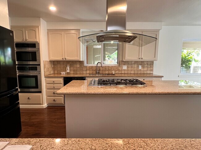 Building Photo - 4425 Las Encinitas Dr