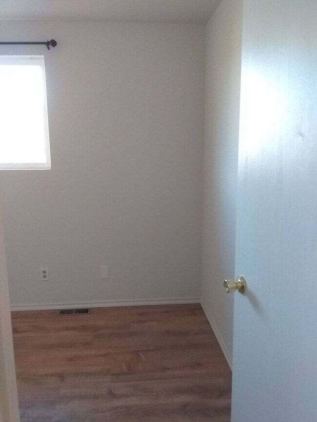 Building Photo - roy2016