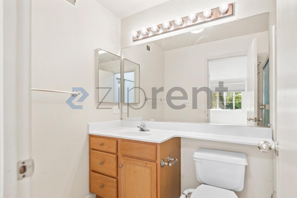 Building Photo - Unit 304