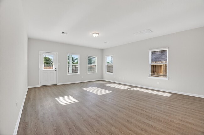 Building Photo - 2615 Ryon Falls Dr